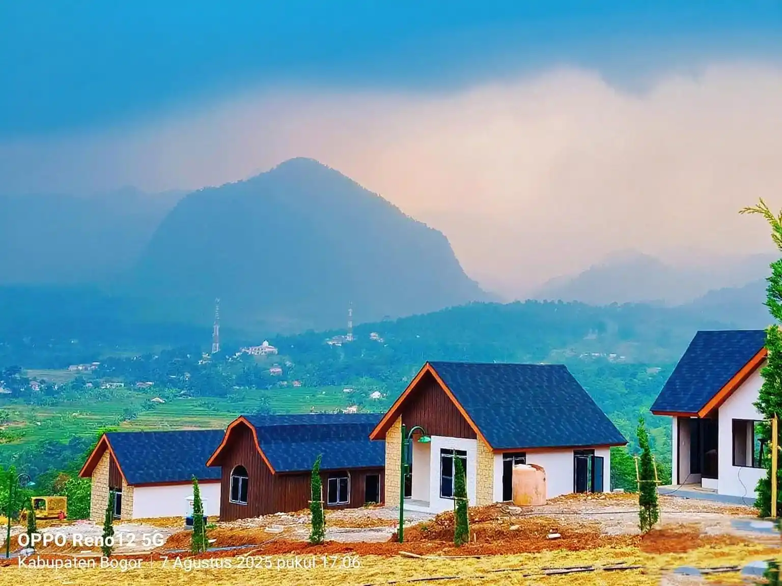 Pemandangan mewah dari The Hanjawong Villas